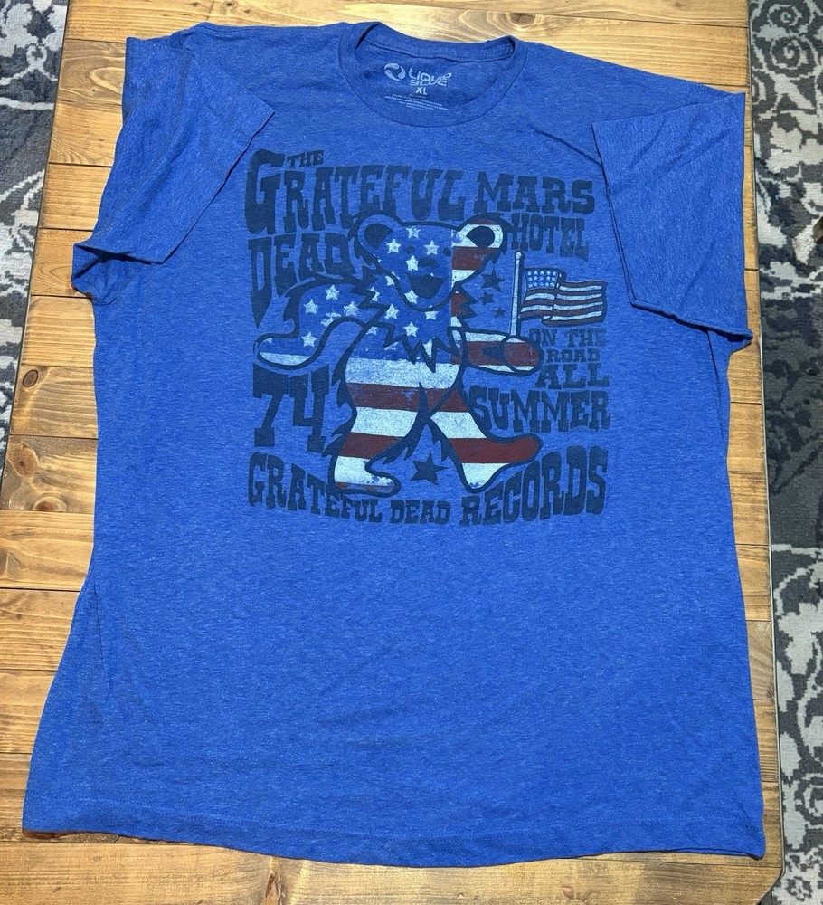 Men’s XL Grateful Dead band tee. Used in good condition.