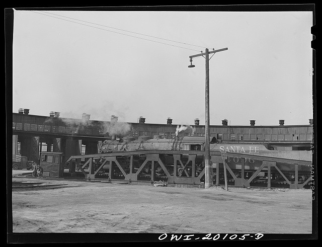 Photo:Santa Fe steam locomotive roundhouse 1930s railroad engine