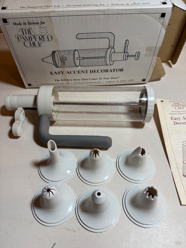 Pampered Chef Christmas Cookie Cake Decorator Tool for Easy Accents-image