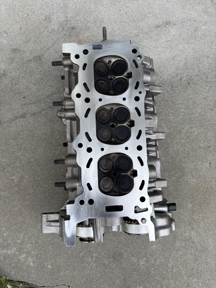 Kia 3.3L V6 Cylinder Head Assembly with Camshafts & Phasers for Sorento Sedona Cadenza