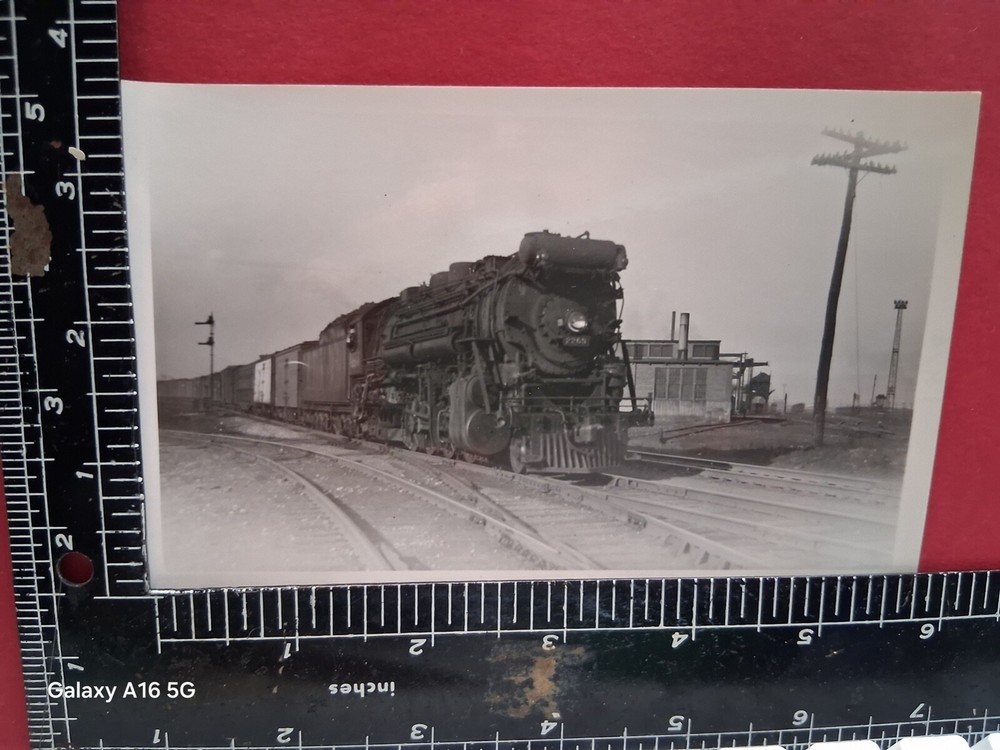 PERE MARQUETTE RAILROAD 2-8-2 LOCOMOTIVE #2269 PHOTO FREIGHT TRAIN 1940's