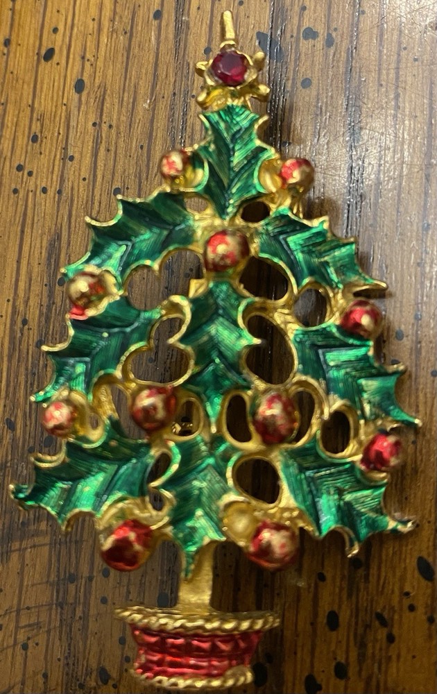 2 1/4” Gold Tone Vintage Christmas Tree Brooch Pin 1 Red Star Rhinestone Enamel