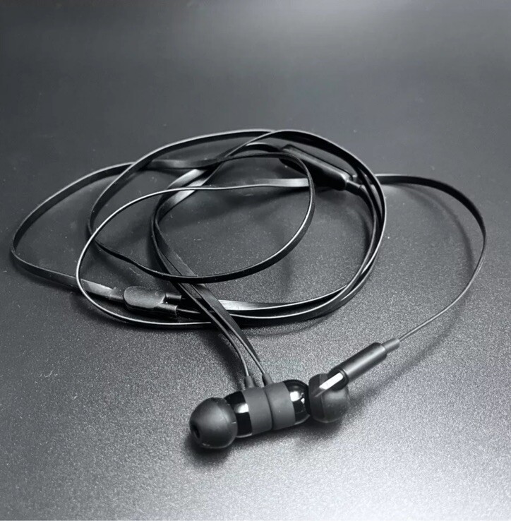 Apple Beats Dr Dre UrBeats 3 In Ear Earphones with Lightning Connector - Black