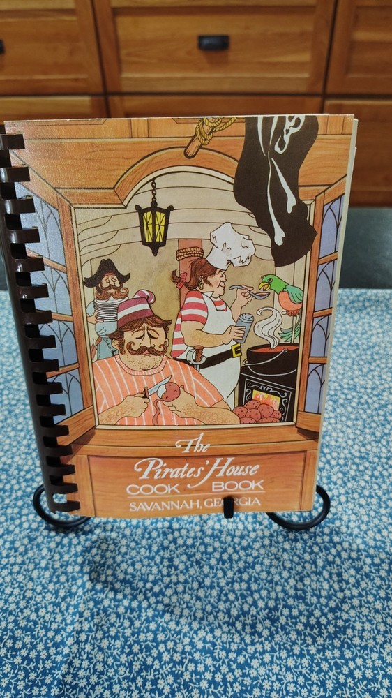 A Pirates Home cookbook Savannah Georgia spiral bound 1982