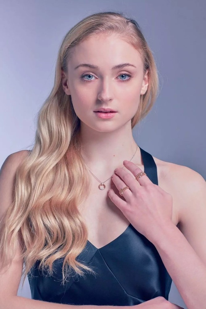 GLOSSY PHOTO PICTURE 4x6 Sophie Turner Angelic Face