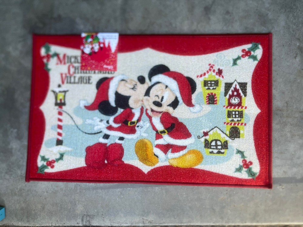 Disney Christmas Mickey and Minnie Mouse 20x32 Accent Rug