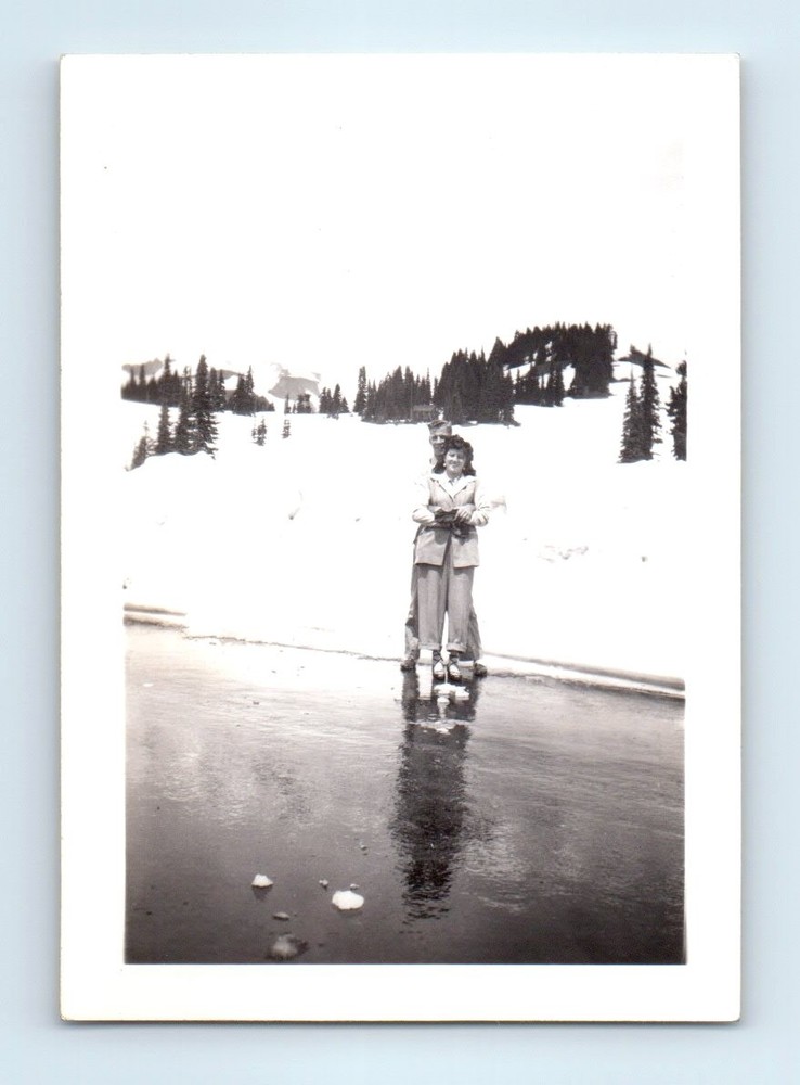 Old Vintage Photo AFFECTIONATE MAN WOMAN COUPLE SNOW FROZEN LAKE POND PIC