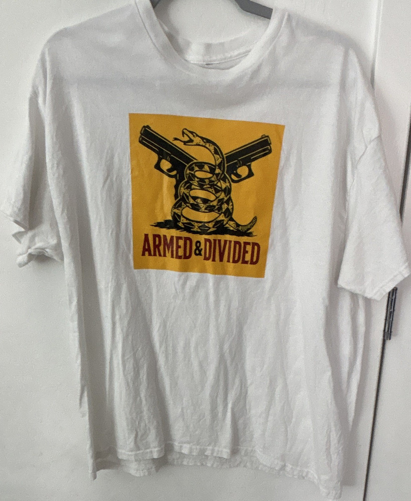 Men’s XL White Crew Neck Short Sleeve Graphic T-Shirt Armed & Divided Guns