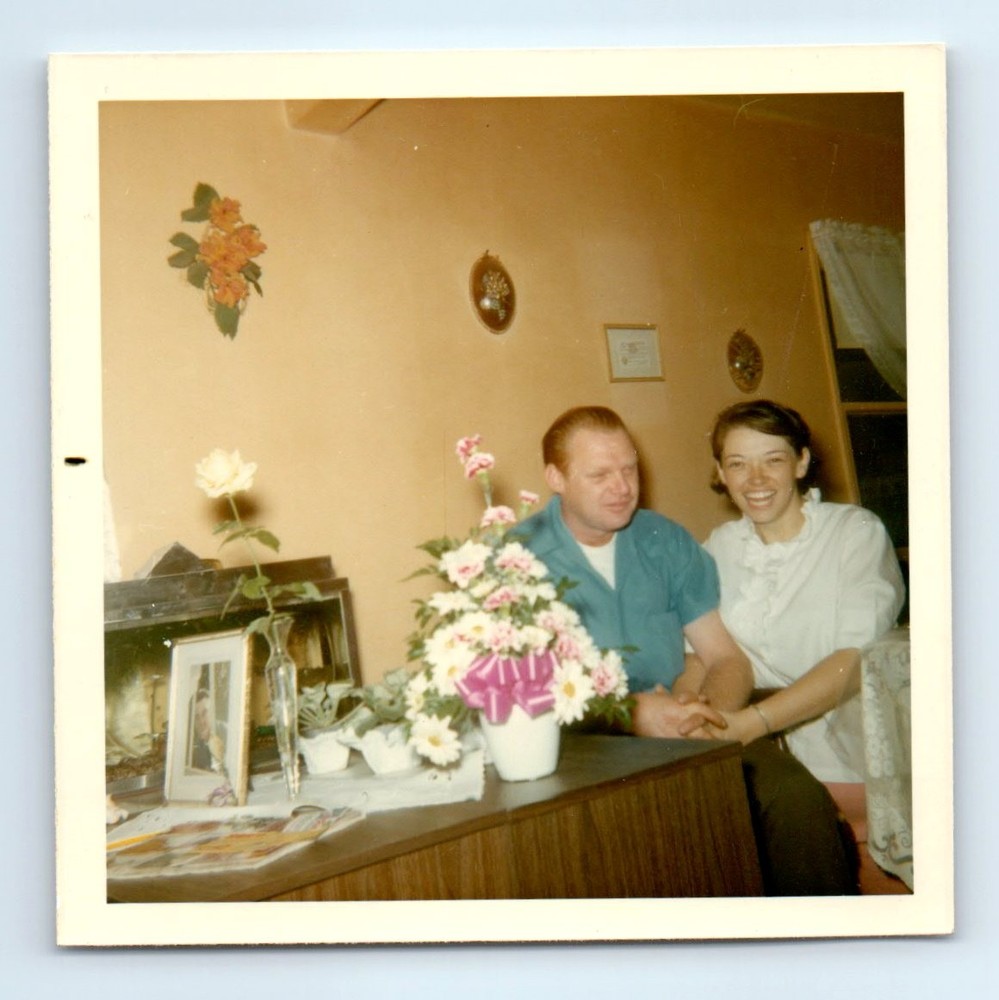 Old Vintage Square Color Photo AFFECTIONATE MAN WOMAN COUPLE IN LIVING ROOM