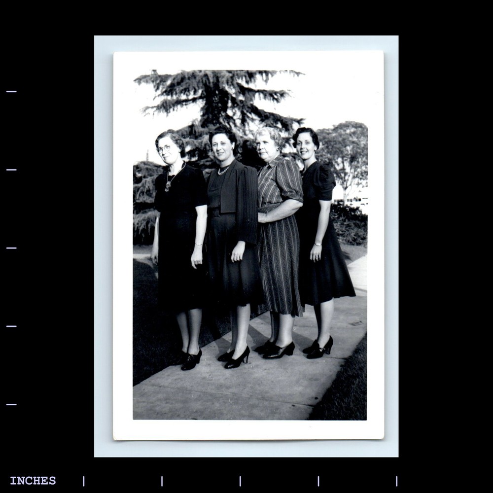 Old Vintage Photo AFFECTIONATE LEGGY WOMEN STANDING OUTSIDE 1940