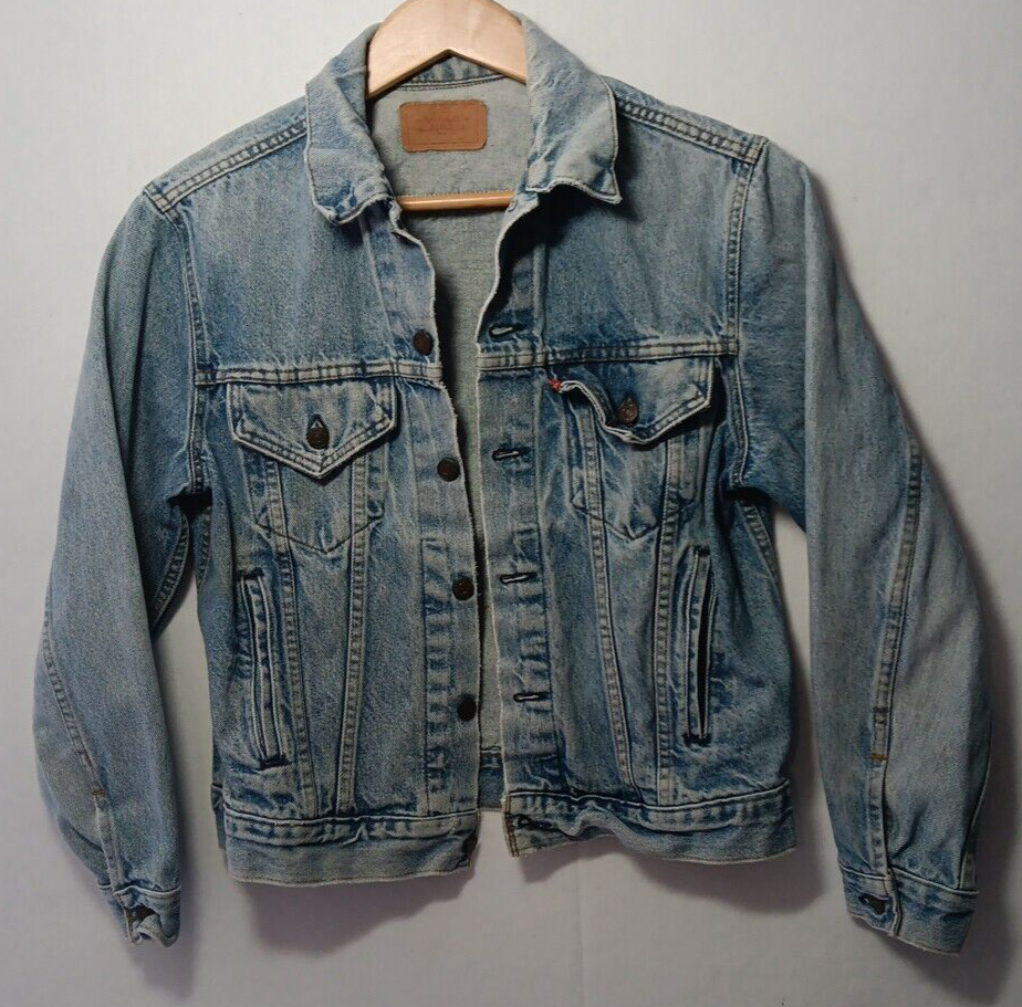 Vintage Levi's Denim Trucker Jacket Mens Small Blue Distressed Made in USA