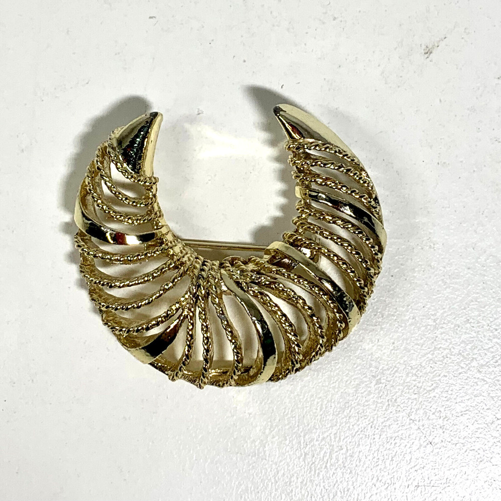 Vintage Crescent Shaped Moon Gold Tone Brooch Signed Gerry's  1 3/4