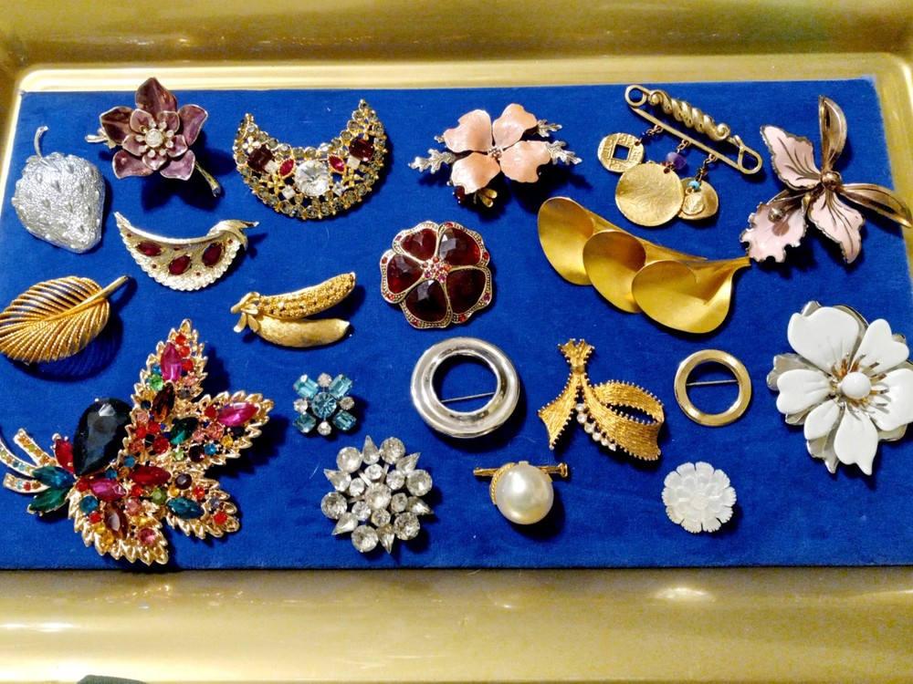 Lot Vintage Brooch Pins Assorted Estate Jewelery