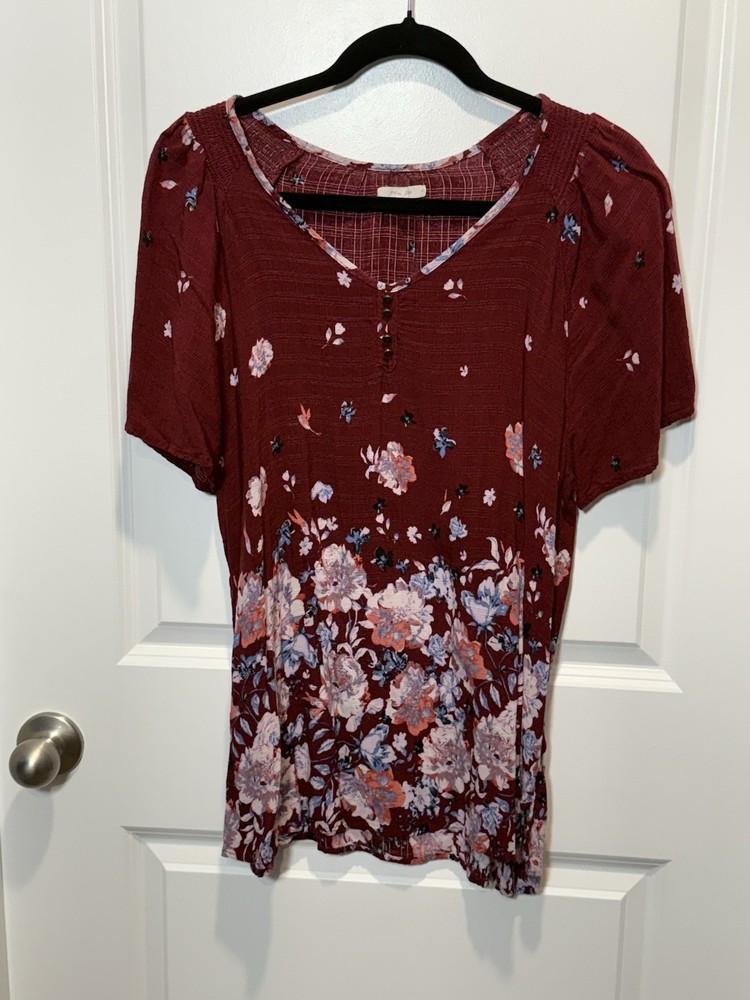 Maurice’s Red Floral Blouse 1X Short Sleeve Top Shirt 1 Women’s