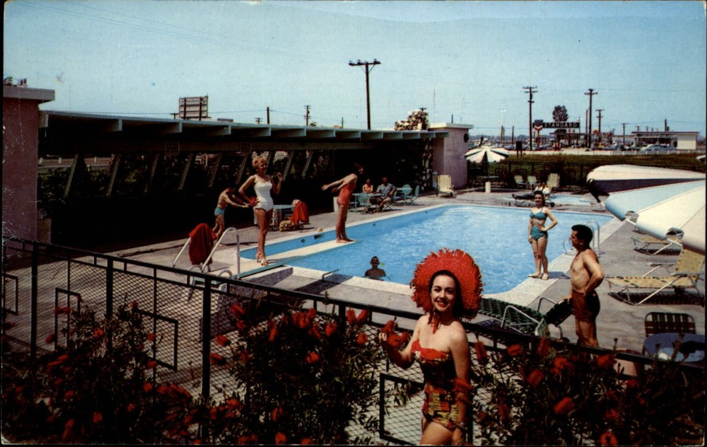 Swimming Pool Americana Motel Anaheim California vintage postcard s371