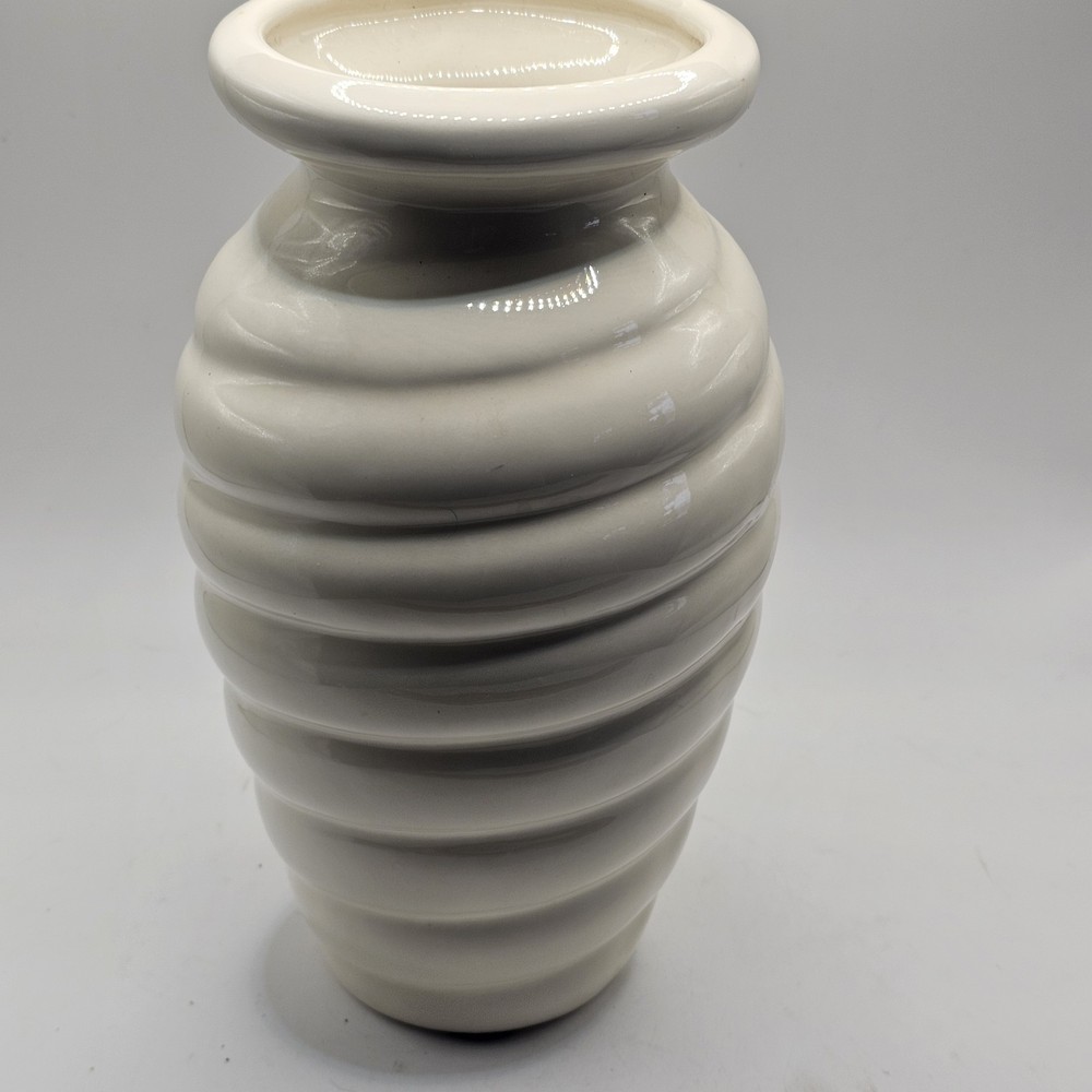 VTG MCM 1990’s Haeger Beehive Swirl Vase Soft White Cream About 8” Tall