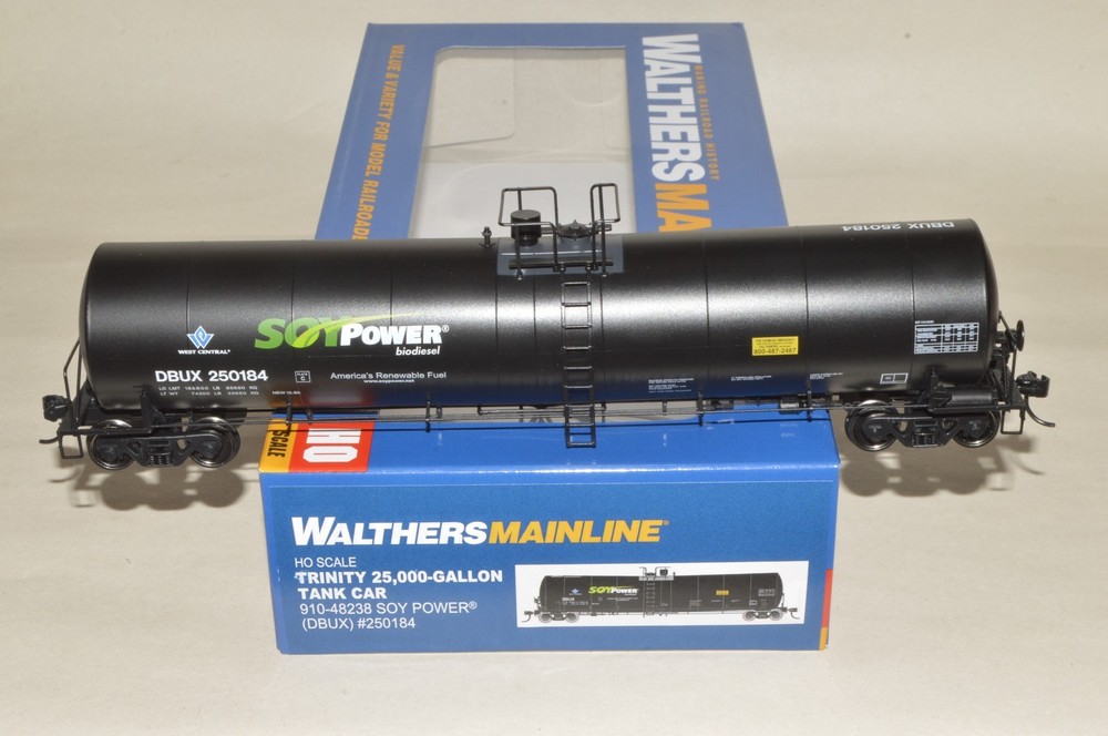 HO scale Walthers Trinity 25k gallon tank car train SOY POWER DBUX 250184