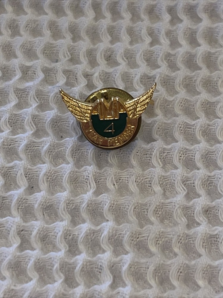 AMA 4 Year Member Wings Gold Tone Vintage Lapel Pin