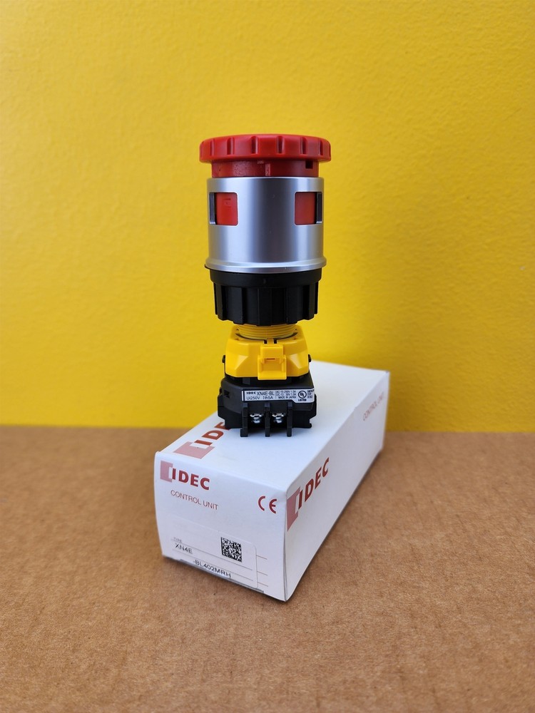 NEW IDEC XN4E-BL402MRH 30mm Push Button Switch, Red