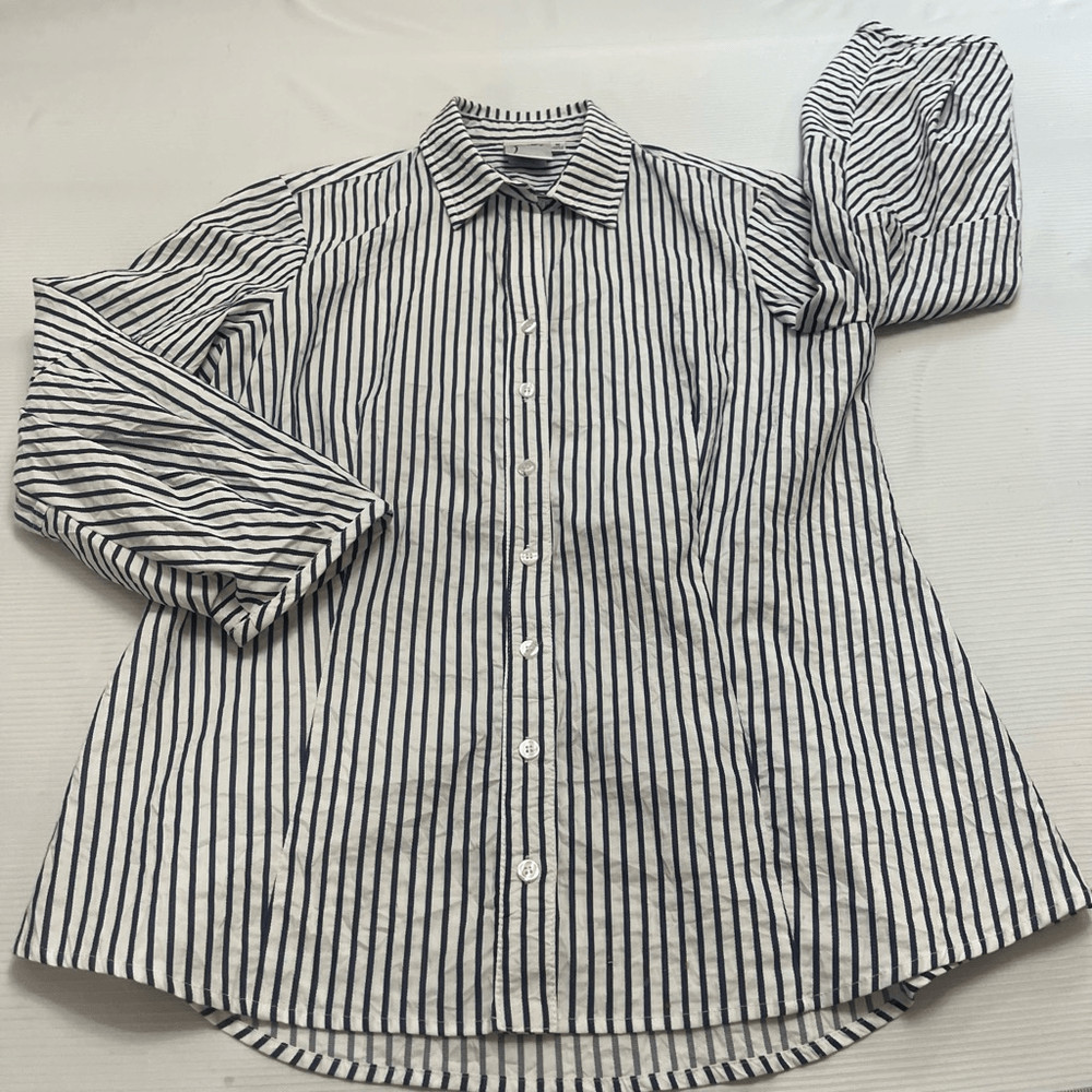 Finley White Navy Blue Stripe Button Down Shirt Size Medium