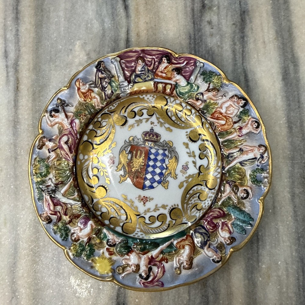 Capodimonte Italian Porcelain Decorative Dessert Plate w/Crest & Relief Design