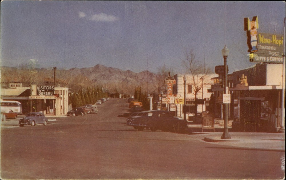 Boulder City Nevada ~ Nava-Hopi Trading Post ~ 1950s cars ~ vintage postcard