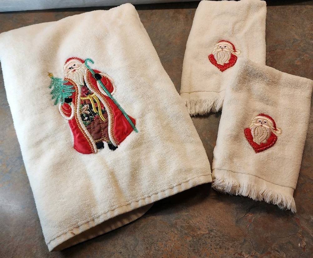 Set Of 3 Vintage Christmas Embroidered Santa Bath & Hand Towel Set Off White