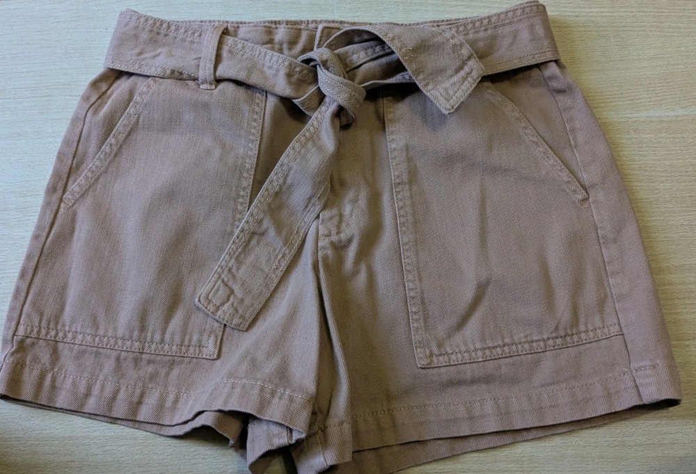 Banana Republic Tie Waist Denim Shorts size 6  Ice Latte Color New No Tags