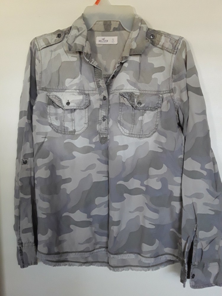 Hollister Women's/Juniors Camu Print Long Sleeve 1/2 Button Shirt Size S