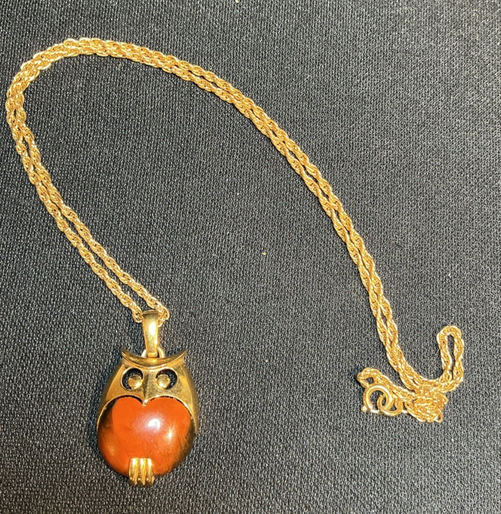 Trifari Owl Pendant Gold Tone Brown Lucite Vintage Necklace