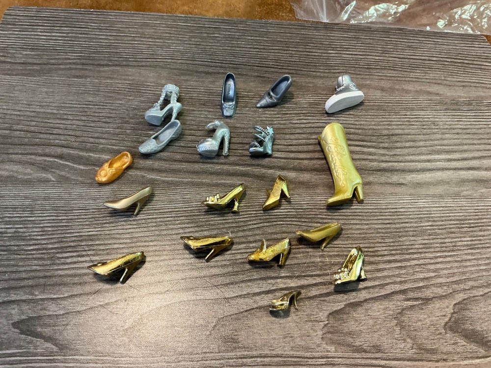 Lot of 18 Mattel Barbie Doll Gold & Silver Single Shoe Mis-Matched Shoe 18 pcs.