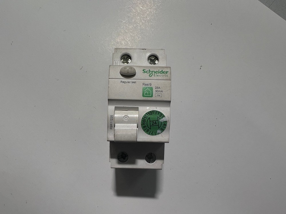 Schneider Resi9 25A 30mA Residual Current Circuit Breaker (RCCB)