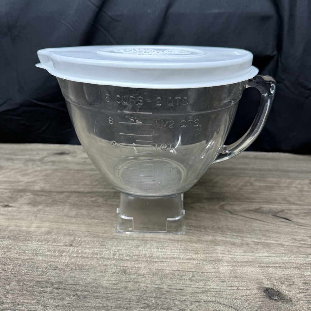 PAMPERED CHEF 8-Cup 2-QT Mixing Bowl with Lid for Baking & Batter Prep