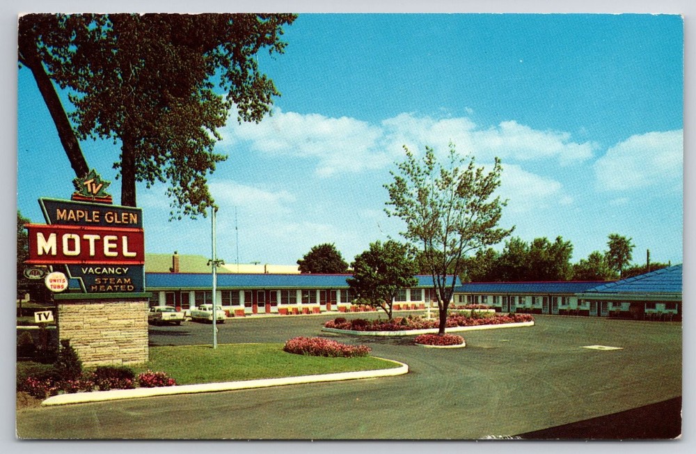 Maple Glen Motel London Ontario Canada Vintage Plastichrome Postcard Posted
