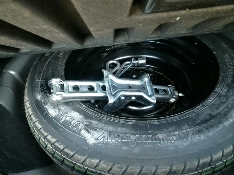 ROGUE     2012 Jack 32019121 NO FOAM TRAY NO SPARE TIRE