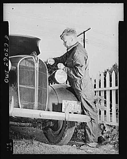 Photo:Silver Spring Maryland Man Repairing Automobile 1930s
