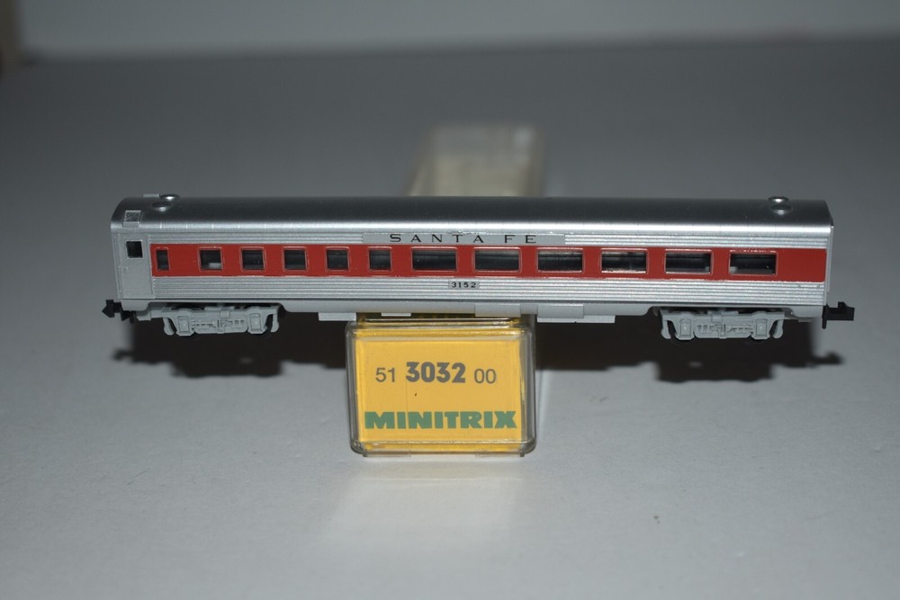 N Scale Minitrix 51303200 Santa Fe Passenger Coach Car 3152 C47825