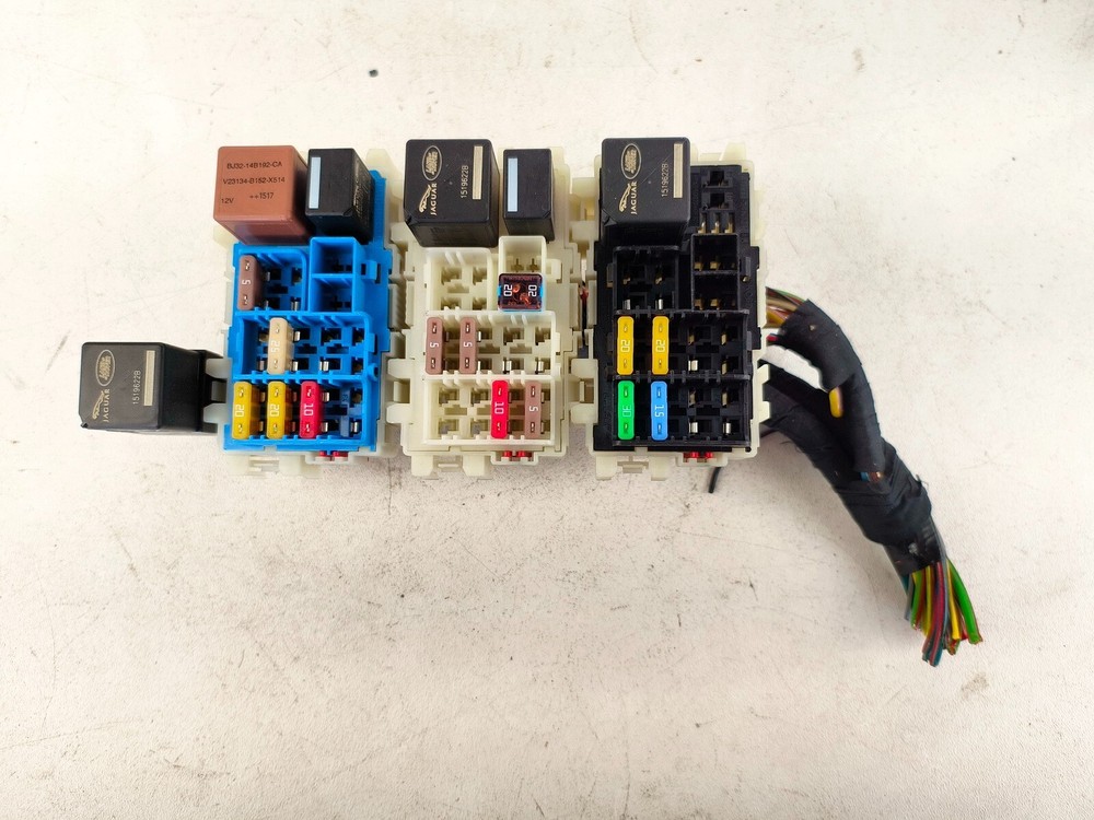 15-19 LAND ROVER DISCOVERY SPORT REAR TRUNK FUSE RELAY JUNCTION BOX BLOCK OEM