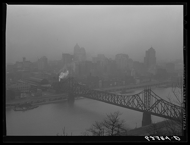 Photo:Pittsburgh Pennsylvania 1941 Skyline Bridge River Front View