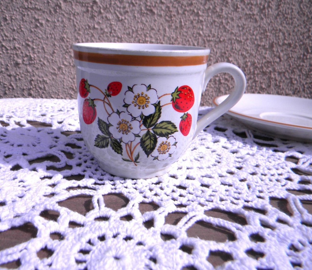 Vintage Sheffield Strawberries n Cream Teacup Singles