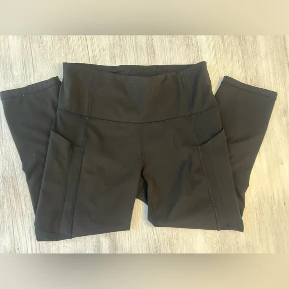 Athleta Ultimate Stash II Capri Pocket Black Leggings Size Small Workout Run