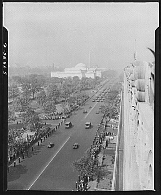 Photo:Washington DC 1930s Parade on Pennsylvania Avenue Cars Crowd