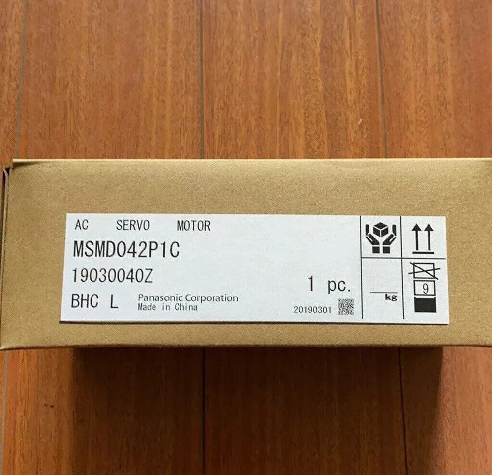 1PC New Panasonic MSMD042P1C Servo Motor