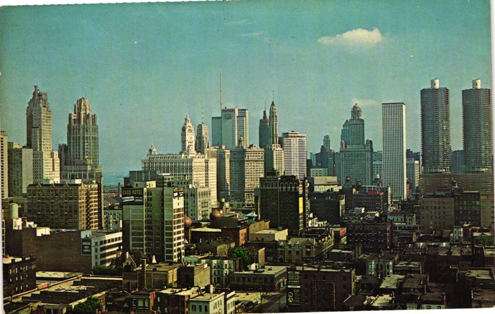 Vintage Unposted Postcard CHICAGO SKYLINE LOOKING SOUTH LAKE MICHIGAN