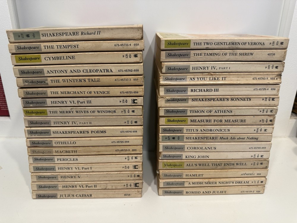Set Of 33 Folger Library General Reader’s Shakespeare Books Overall Good Cond.