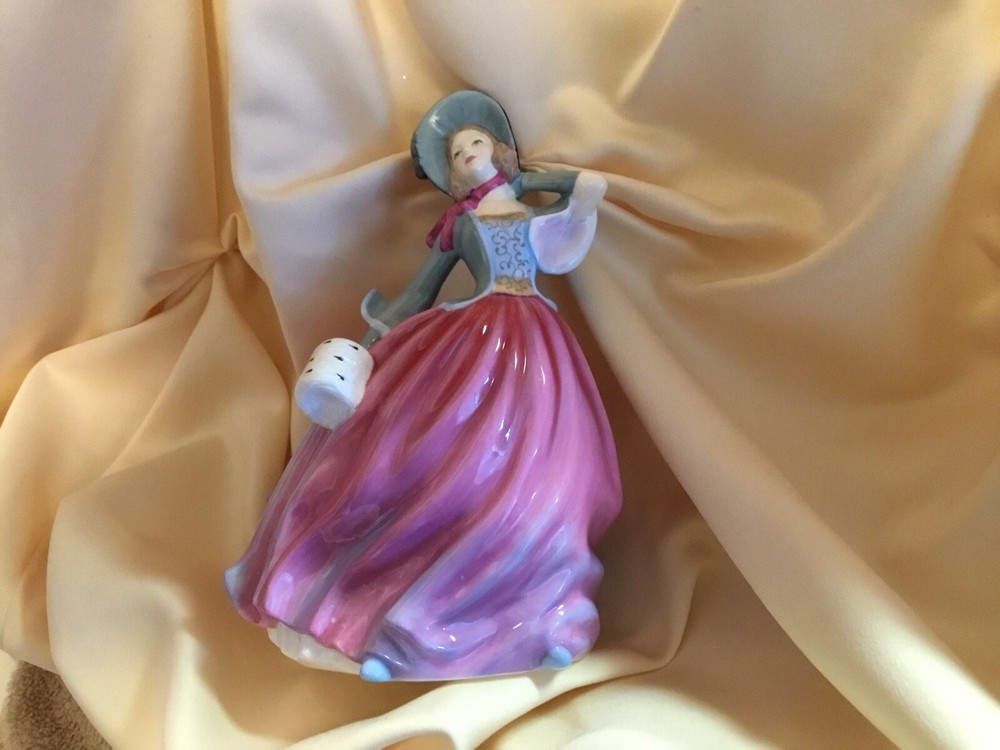 VINTAGE ROYAL DOULTON PRETTY  AUTUMN BREEZE Lady BONE CHINA Figurine HN 4716!