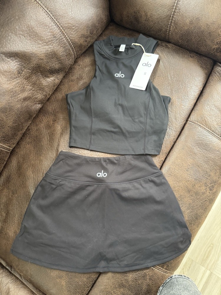 Alo Women’s Black Tennis Skort Size S Stretch Elastic Waist Pull-On Short
