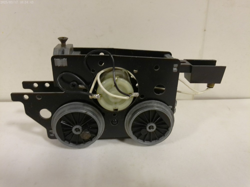 Lionel 4 Wheel Chassis With Motor For Dc Powered Lionel 027 Locos