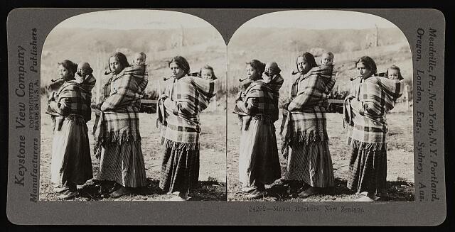 Photo:New Zealand Maori Mothers 1921 Women Children Portrait
