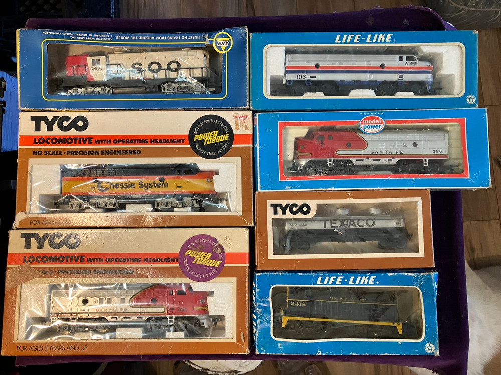 H O Scale Trains 9 Engines & a Tank Car